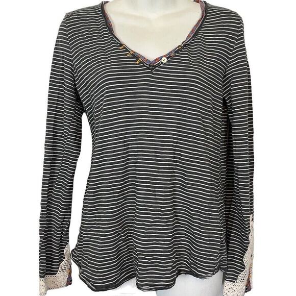 Little Yellow Button Anthropologie Striped Long Sleeve V-Neck Gray Knit Top M - Picture 1 of 16
